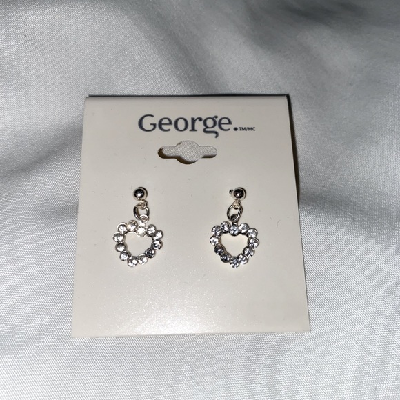 BRAND NEW Silver Heart Earrings - Picture 1 of 2